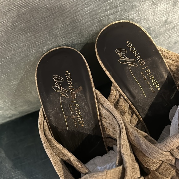 Donald Pliner Soft Gold Metallic Espadrille Mule Wedge Sandals- sz 9.5 - Picture 5 of 13